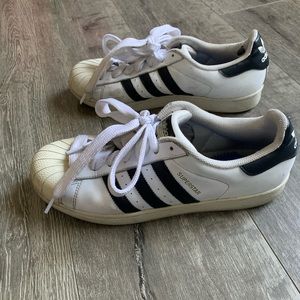 Adidas superstars